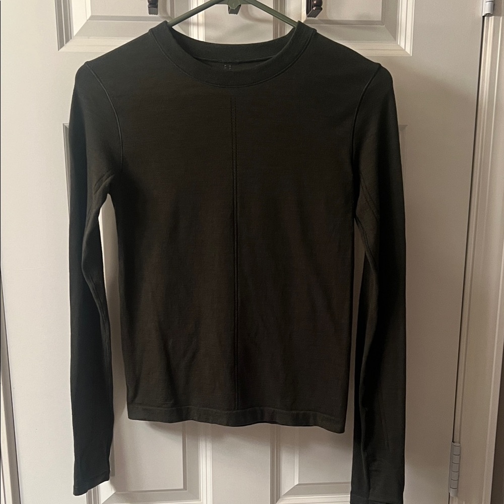 Athleta Momentum long sleeve top